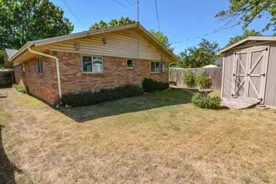 1207 Lynnwood Drive, Cleburne, TX 76033 - Photo 38