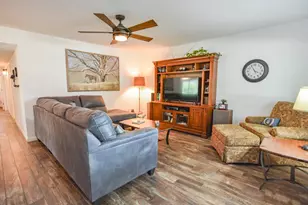 1207 Lynnwood Dr, Cleburne, TX 76033 - Photo 6