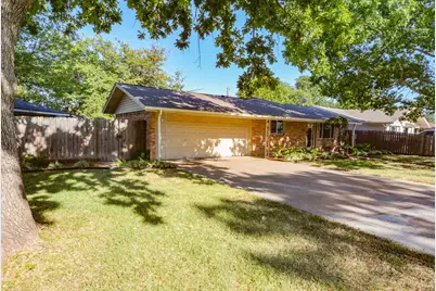 1207 Lynnwood Drive, Cleburne, TX 76033 - Photo 2