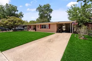915 Liberty Dr, Irving, TX 75061 - Photo 2