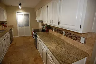 2614 Creekview Dr, Arlington, TX 76016 - Photo 10