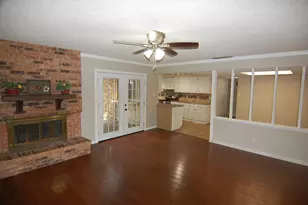 2614 Creekview Dr, Arlington, TX 76016 - Photo 14