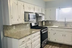 107 N Summit St, Red Oak, TX 75154 - Photo 2