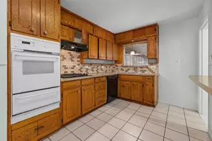 4406 Wayne Ct S, Haltom City, TX 76117 - Photo 4