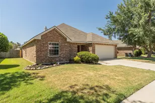 1900 Creek Crossing Dr, Fort Worth, TX 76247 - Photo 2