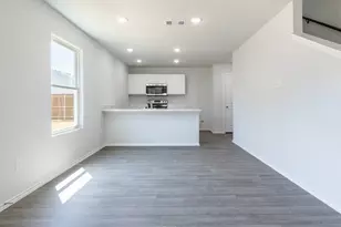 103 Levi Dr, Cleburne, TX 76031 - Photo 4