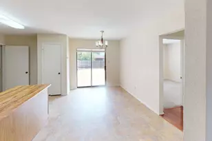 853 W Wintergreen Rd, Lancaster, TX 75134 - Photo 8