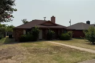 853 W Wintergreen Rd, Lancaster, TX 75134 - Photo 2