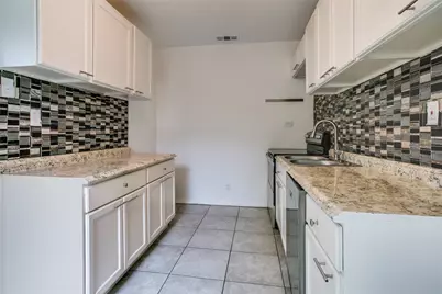 818 E Woodin Boulevard, Dallas, TX 75216 - Photo 16