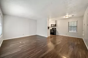 1108 N Elm St, Denton, TX 76201 - Photo 4