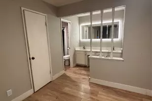7402 Red Osier Rd, Dallas, TX 75249 - Photo 8