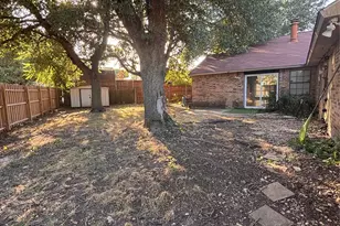 7402 Red Osier Rd, Dallas, TX 75249 - Photo 12