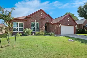3805 Sevenoaks Dr, Fort Worth, TX 76244 - Photo 2
