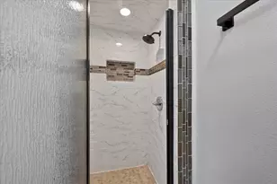 7510 Holly Hill Dr, Dallas, TX 75231 - Photo 22