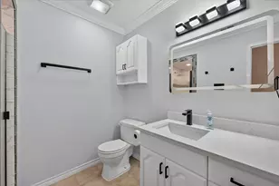 7510 Holly Hill Dr, Dallas, TX 75231 - Photo 20