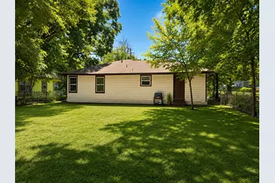 617 McCubbin Street, Gainesville, TX 76240 - Photo 4