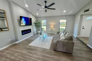 1810 Sandra Ln, Grand Prairie, TX 75052 - Photo 4