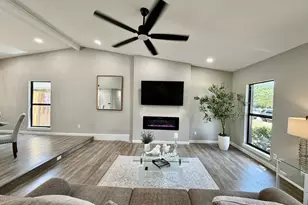 1810 Sandra Ln, Grand Prairie, TX 75052 - Photo 2