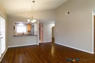 565 Hunters Glen St, Lewisville, TX 75067 - Photo 6
