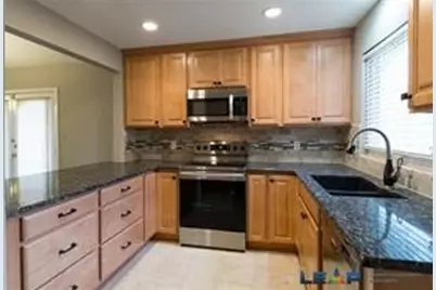 565 Hunters Glen Street, Lewisville, TX 75067 - Photo 10