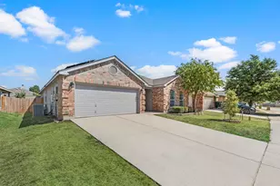 628 Poncho Ln, Fort Worth, TX 76052 - Photo 2