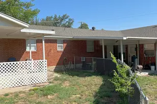 639 NW Renfro St, Burleson, TX 76028 - Photo 4