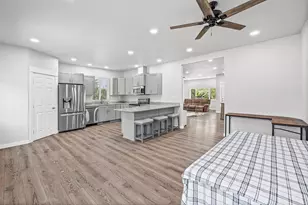 5908 Collins Ct, Granbury, TX 76048 - Photo 14