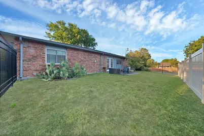241 S Young Boulevard, DeSoto, TX 75115 - Photo 32