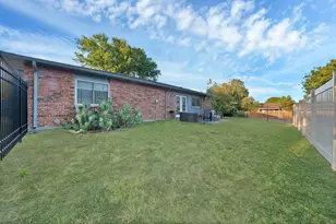 241 S Young Blvd, DeSoto, TX 75115 - Photo 32