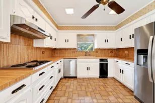10130 Woodlake Dr, Dallas, TX 75243 - Photo 10