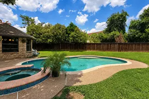 902 Briarcliff Ct, Arlington, TX 76012 - Photo 2