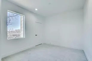 708 W 9th St, Dallas, TX 75208 - Photo 22