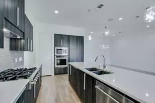708 W 9th St, Dallas, TX 75208 - Photo 10