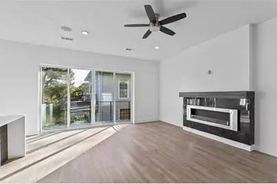 708 W 9th Street #103, Dallas, TX 75208 - Photo 2