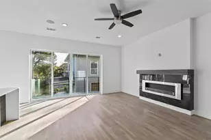 708 W 9th St, Dallas, TX 75208 - Photo 2