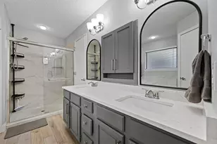 2530 Seven Hills Dr, Grand Prairie, TX 75052 - Photo 8
