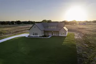 205 Sweetgrass Dr, Poolville, TX 76487 - Photo 2