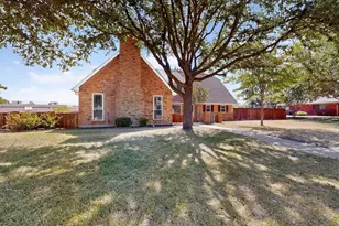 1380 Green Hills Ct, Duncanville, TX 75137 - Photo 40