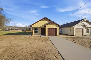 512 SW 15th St, Mineral Wells, TX 76067 - Photo 2