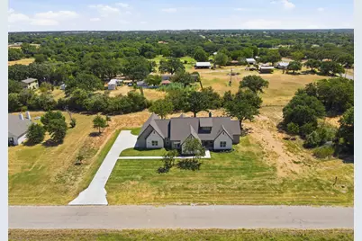 104 Springhill Court, Springtown, TX 76082 - Photo 2