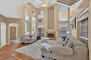 9803 Hickory Hollow Ln, Irving, TX 75063 - Photo 2