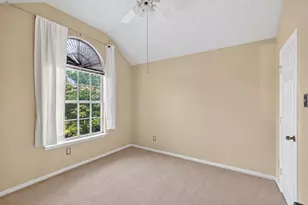 9803 Hickory Hollow Ln, Irving, TX 75063 - Photo 18