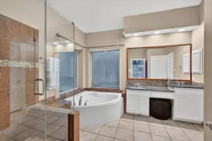 9803 Hickory Hollow Ln, Irving, TX 75063 - Photo 14