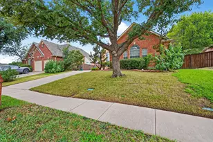9803 Hickory Hollow Ln, Irving, TX 75063 - Photo 2