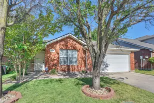 11829 Gold Creek Dr E, Fort Worth, TX 76244 - Photo 2