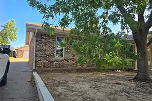 1514 Linda St, Bowie, TX 76230 - Photo 4
