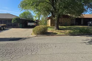 1514 Linda St, Bowie, TX 76230 - Photo 2