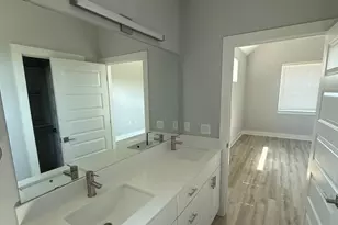 1042 Rosemont St, Austin, TX 78723 - Photo 8
