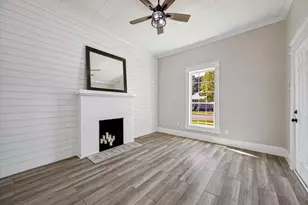 917 W Sears St, Denison, TX 75020 - Photo 8