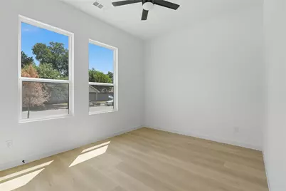 1327 E Waco Avenue, Dallas, TX 75216 - Photo 8